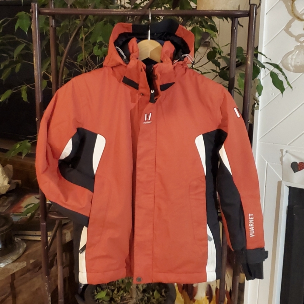 Ski jacket by VUARNET, a French high end brand for  high quality and style.